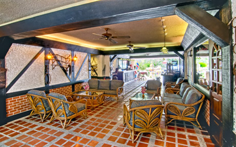 Hotel Loby